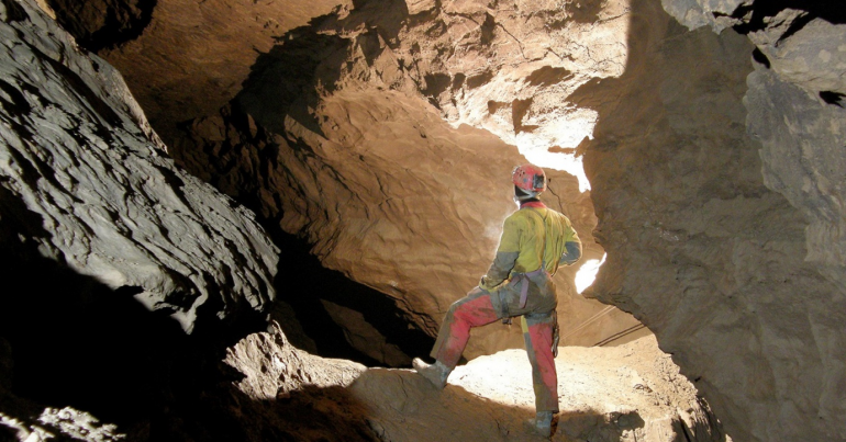 Karsthöhle im Kerenzerberg